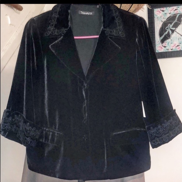 H/P 11/11/20 🎈 Gorgeous Tahari Lush Velvet blazer - Picture 2 of 8